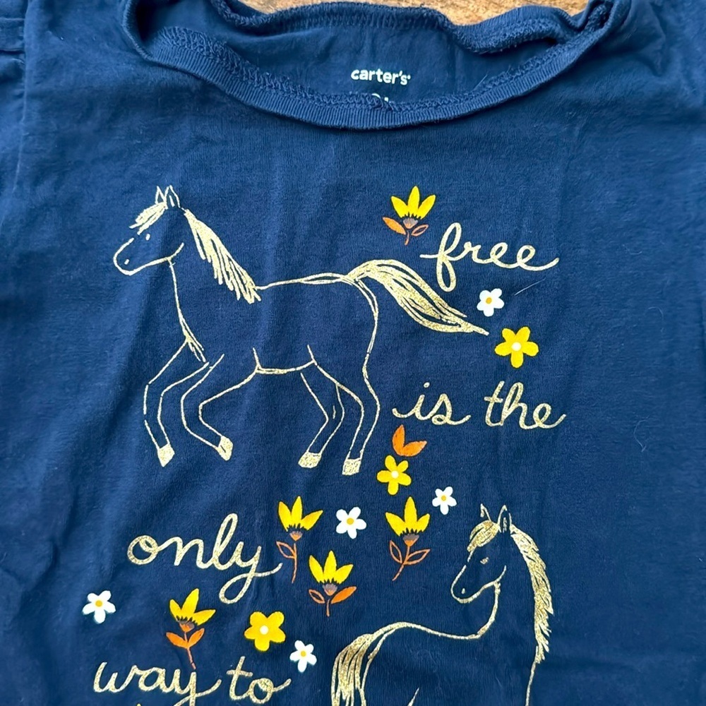 Girls tee đ - Picture 2 of 2